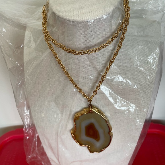 Gold Agate Pendant Necklace - Picture 2 of 7